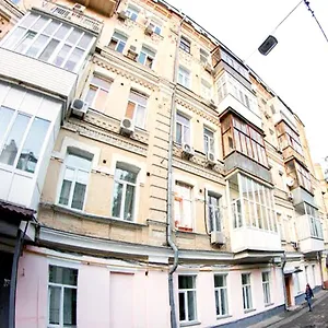 https://status-guesthouse.hotels-of-kiev.com